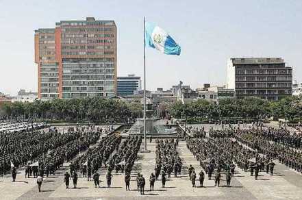 Ejército en plaza de la constitución big